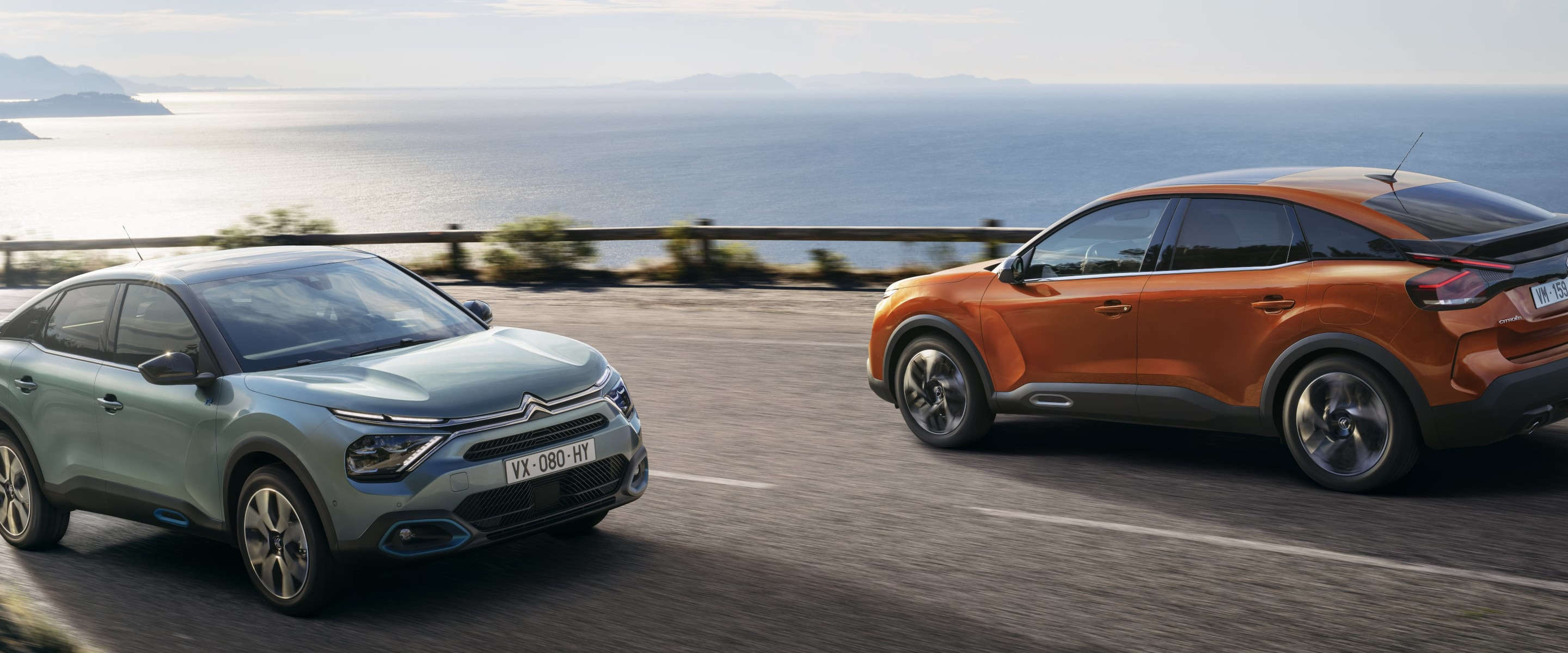 Citroen C4 й Citroen e-C4 на трасі, зовнішній вигляд