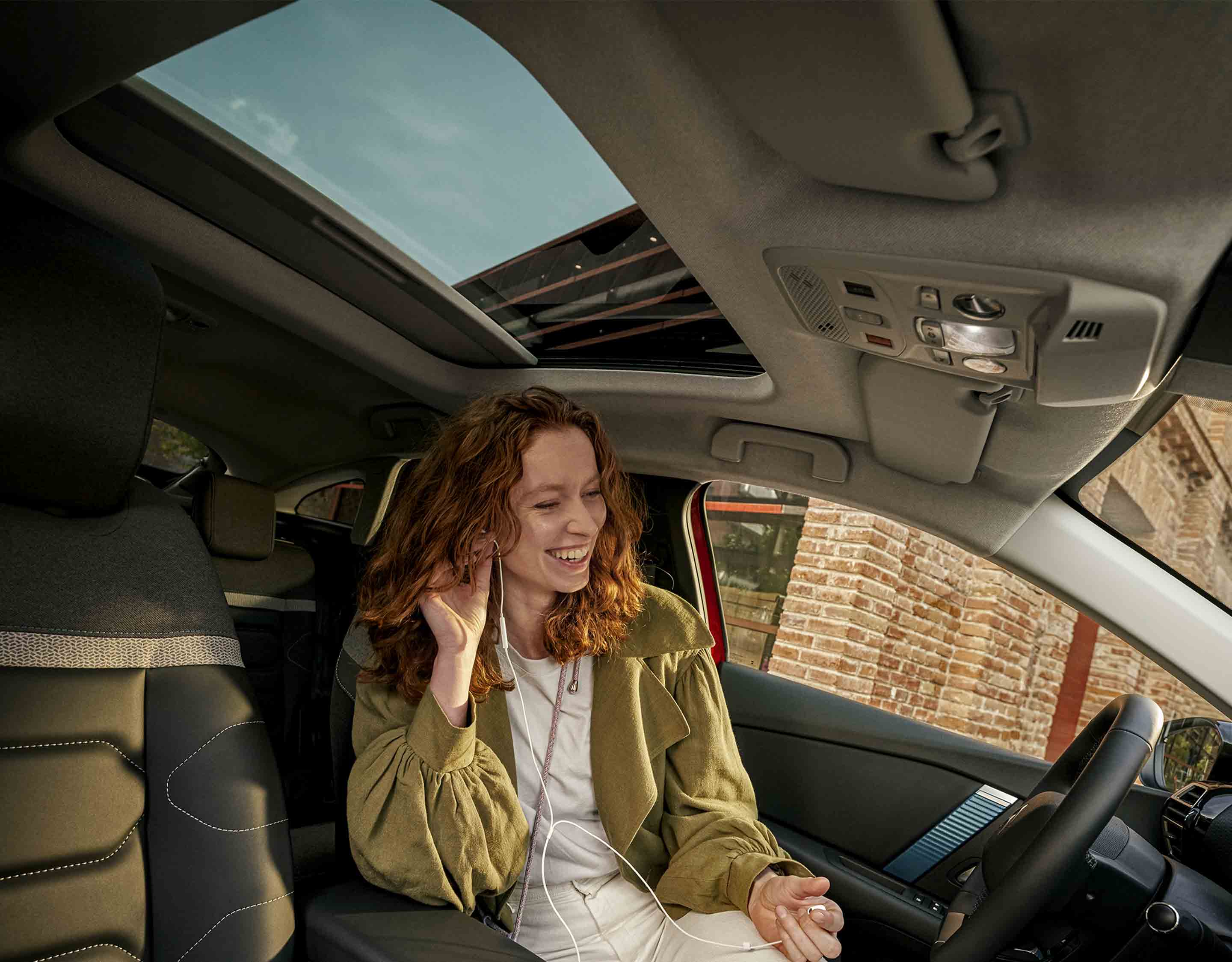 Люк у даху у салоні Citroen C4