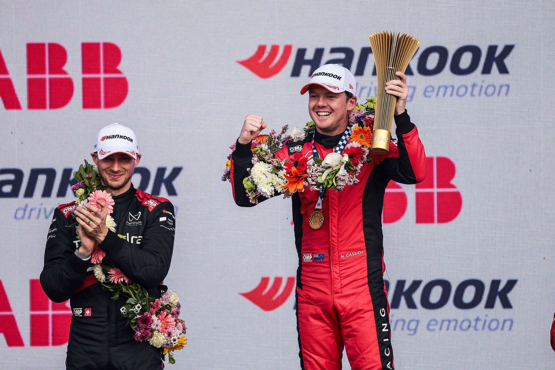 З нагородою після перегонів у Мексиці